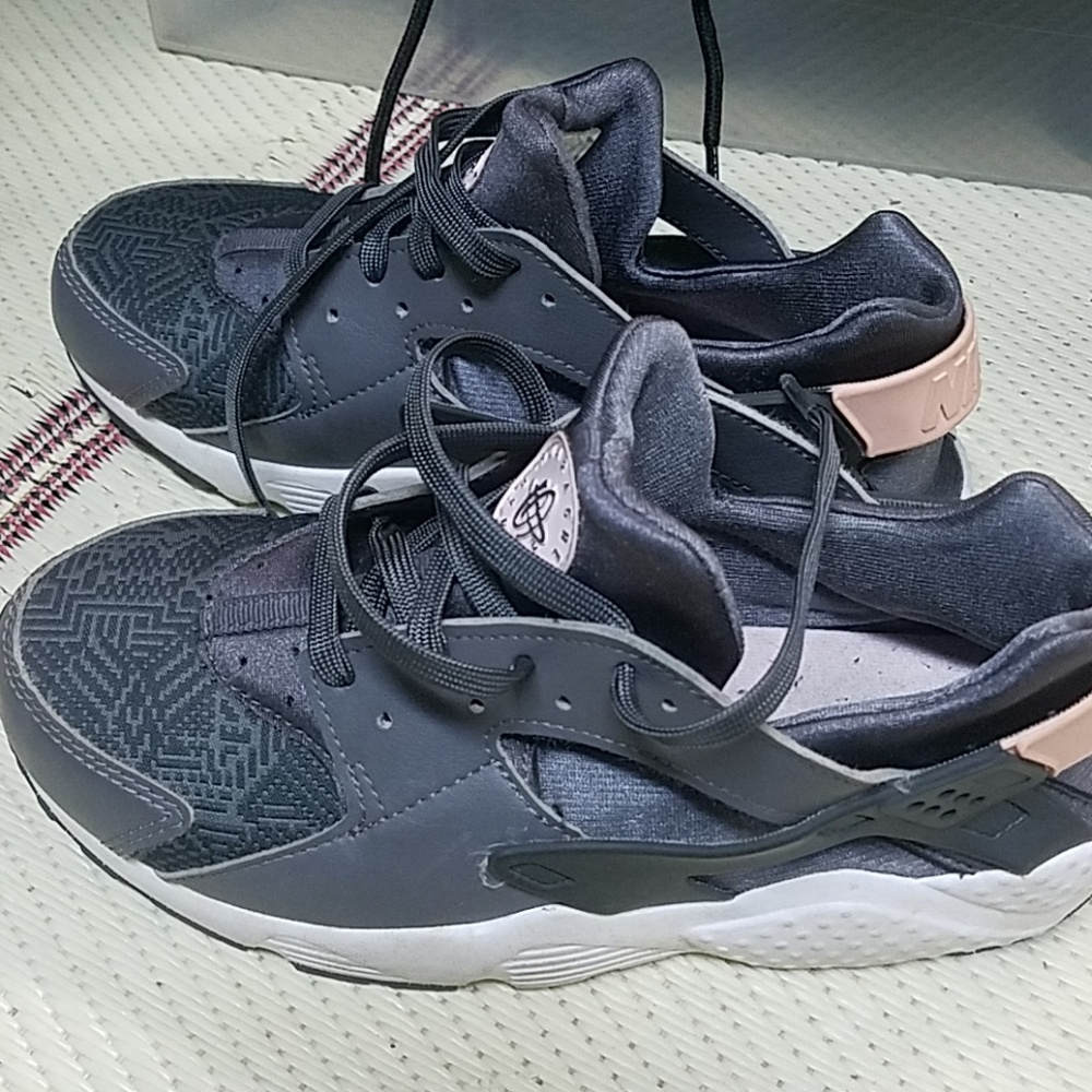 Shoe